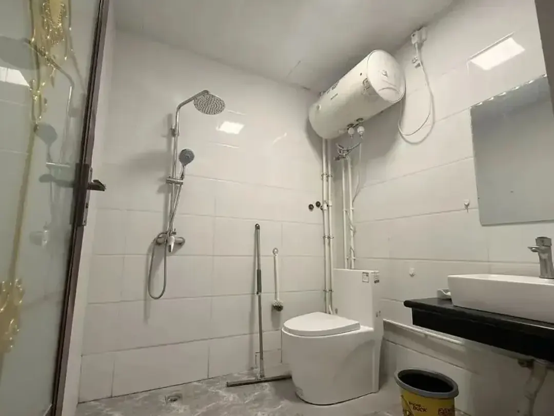 Clean bathroom with shower at Shaolin Zhongwu base