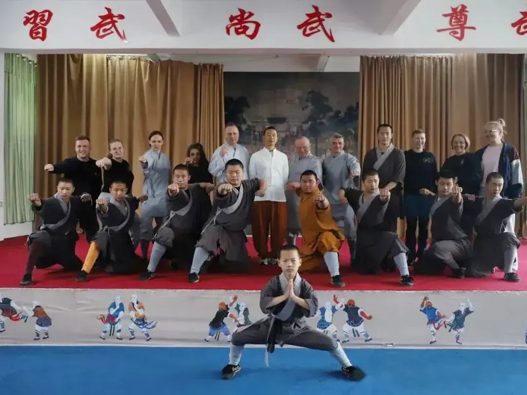 Graduation group photo of international students and Shaolin Zhongwu masters