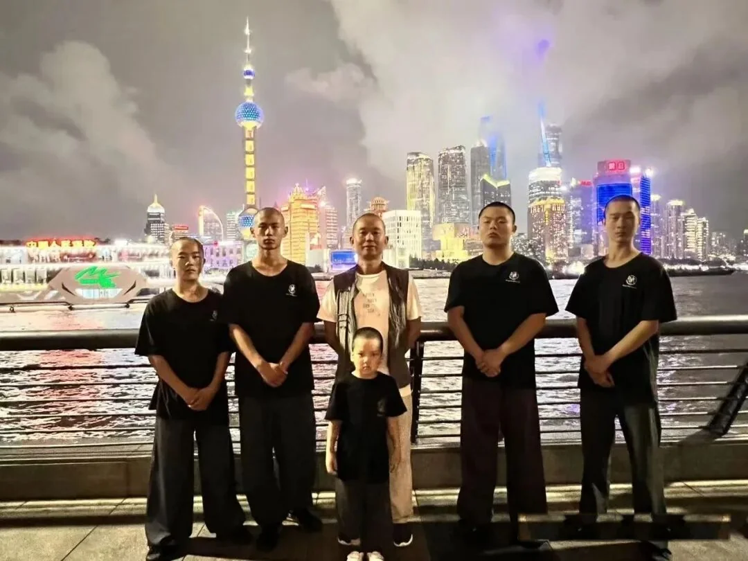 Shaolin Zhongwu students and master group photo at the Bund in Shanghai at night