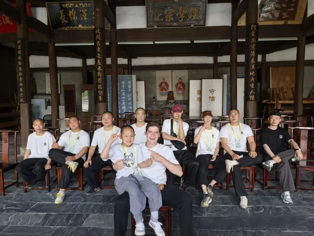 Shaolin Zhongwu delegation visiting a traditional hall in Yongjia