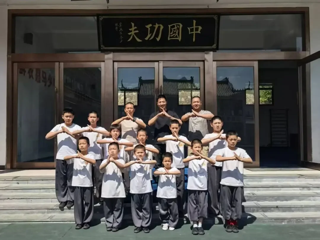 Wei Wei and Shaolin Zhongwu students giving the fist and palm salute